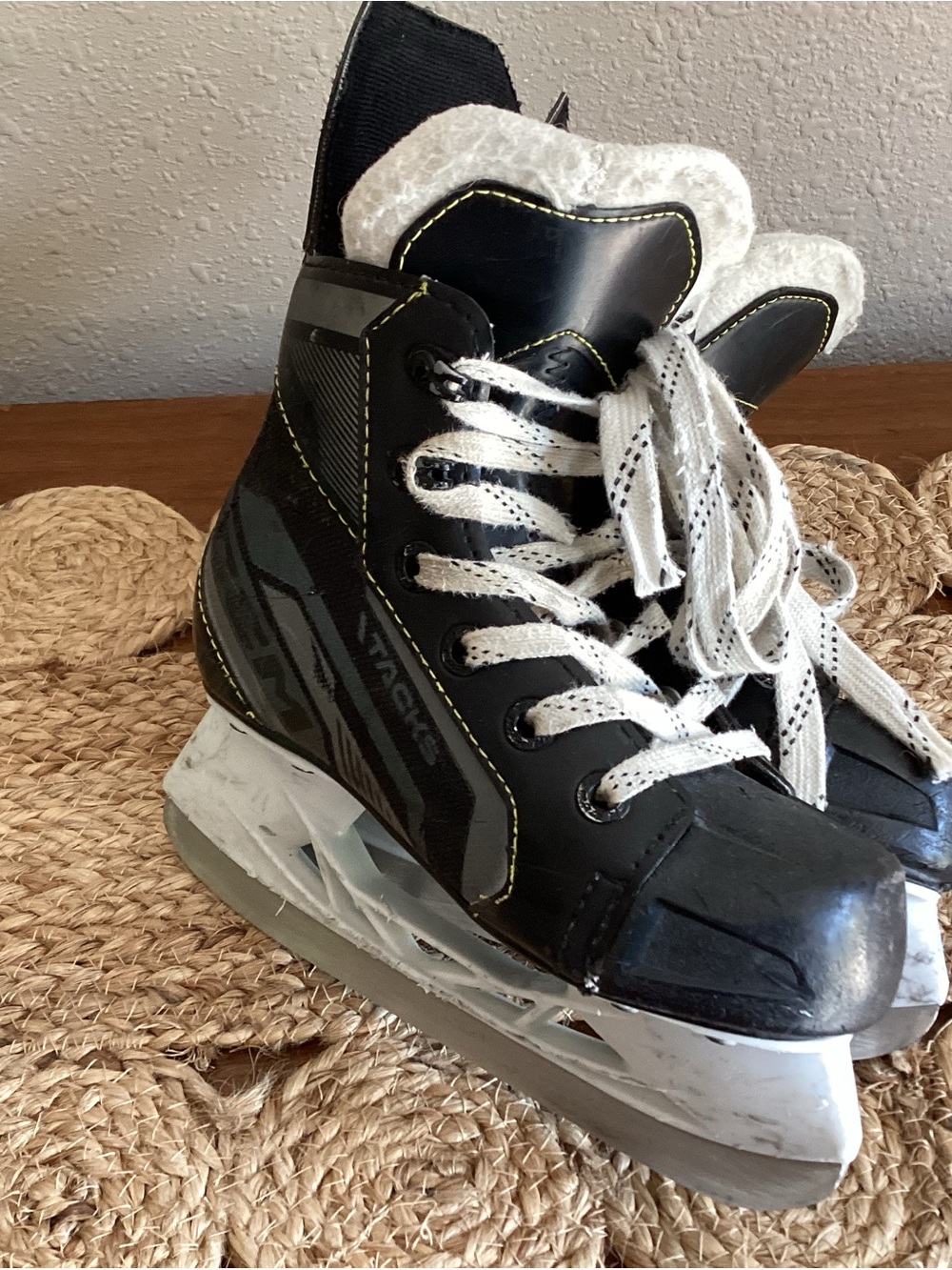 CCM Kids Ice Skate | Size 12